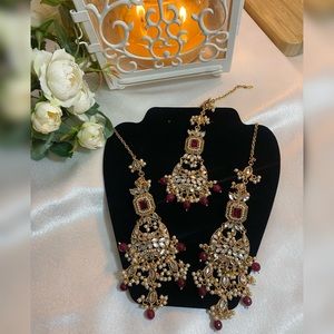 Kundan & Faux Pearl Earrings with Maang Tikka Set - Red